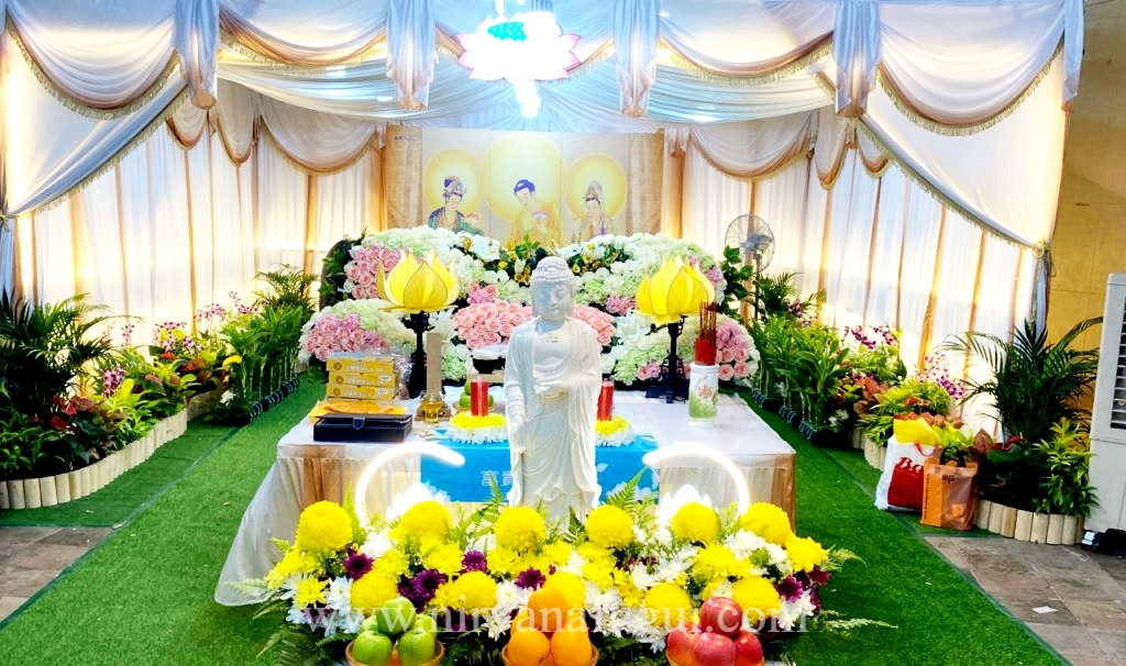 A serene Buddhist funeral at a HDB void deck, organised by Nirvana 富贵山庄