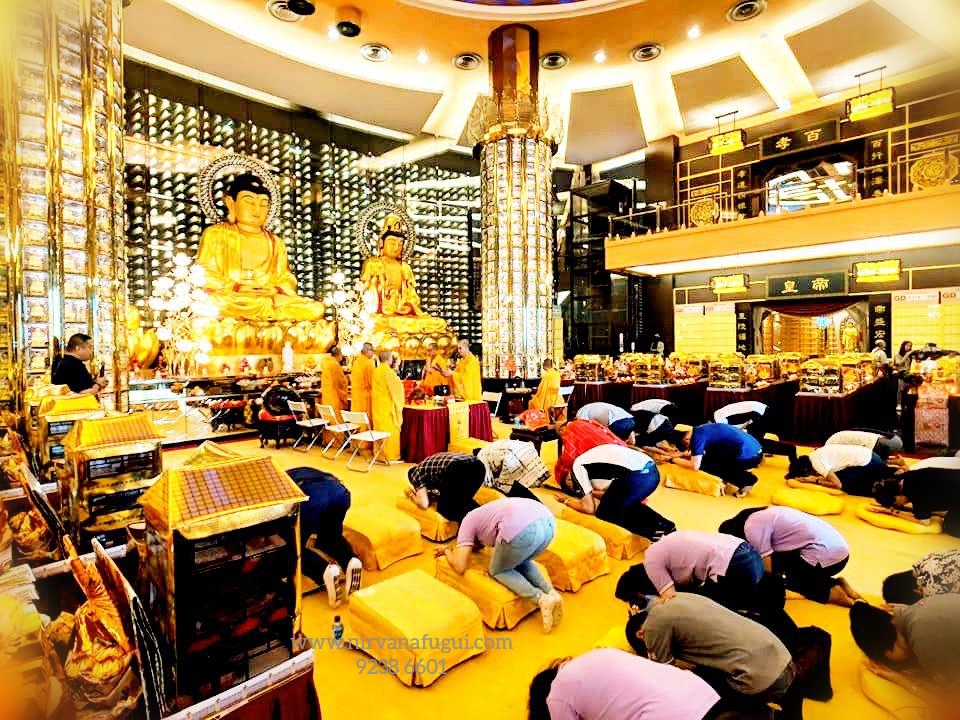 Solemn prayer session organized by Nirvana Singapore in the columbarium