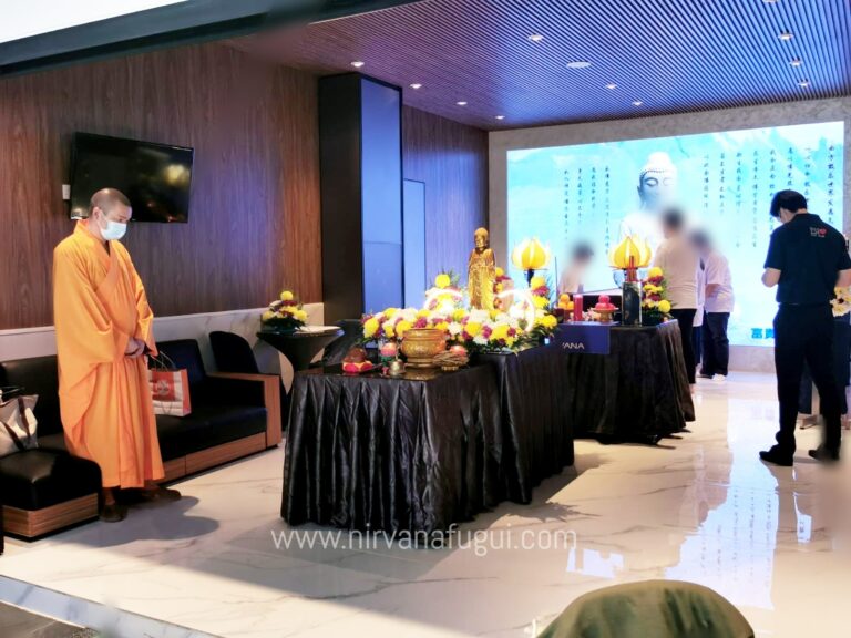 A Buddhist funeral that was held at funeral parlor