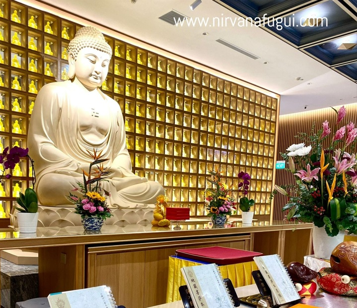 Some people prefer to place the ashes in columbarium of the temple, i.e. Lin San Temple