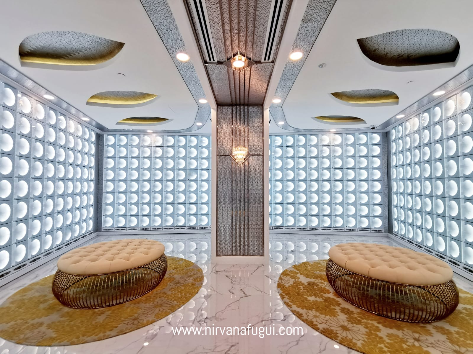 This columbarium is suitable for any religion, which includes Christian, Catholic, Free-thinker, Buddhist or Taoist.