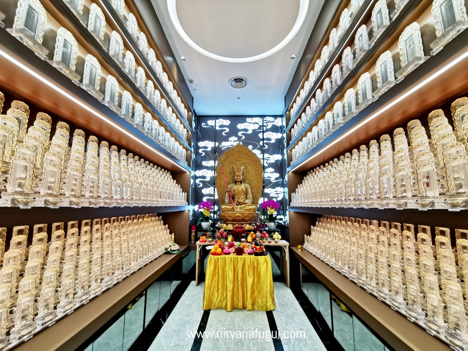 This columbarium consists of freehold ancestral tablets next to majestic Buddha at the main hall.