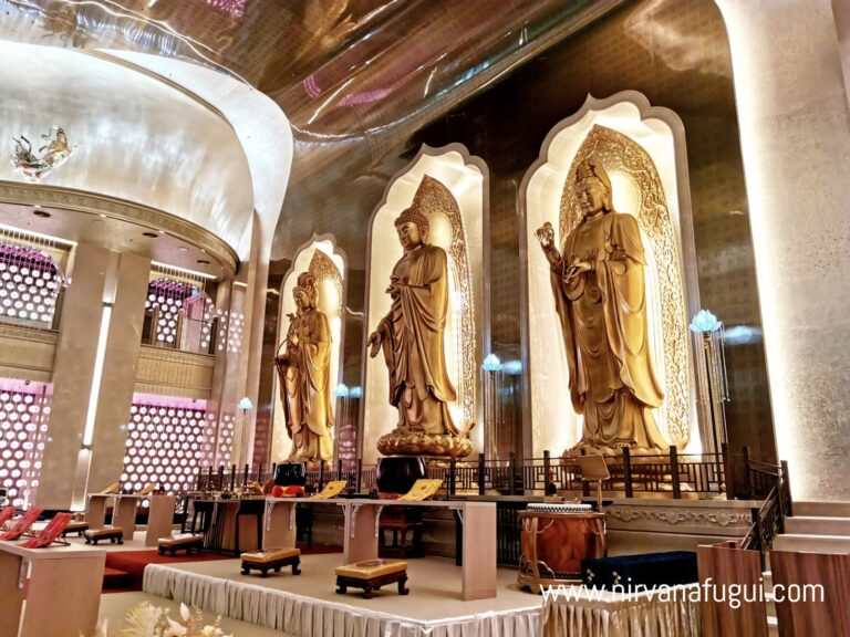 Solemn prayer session organized by Nirvana Singapore in the columbarium