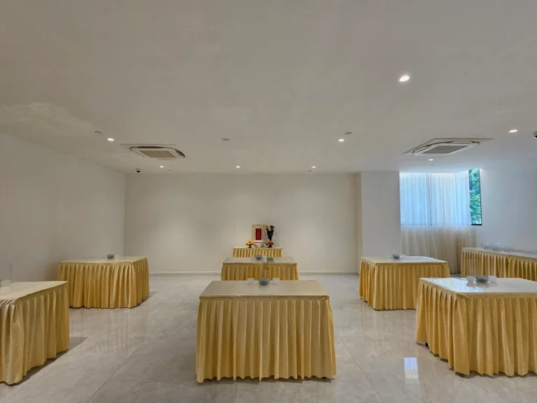 A spacious prayer area for families to place offerings and pay their respects