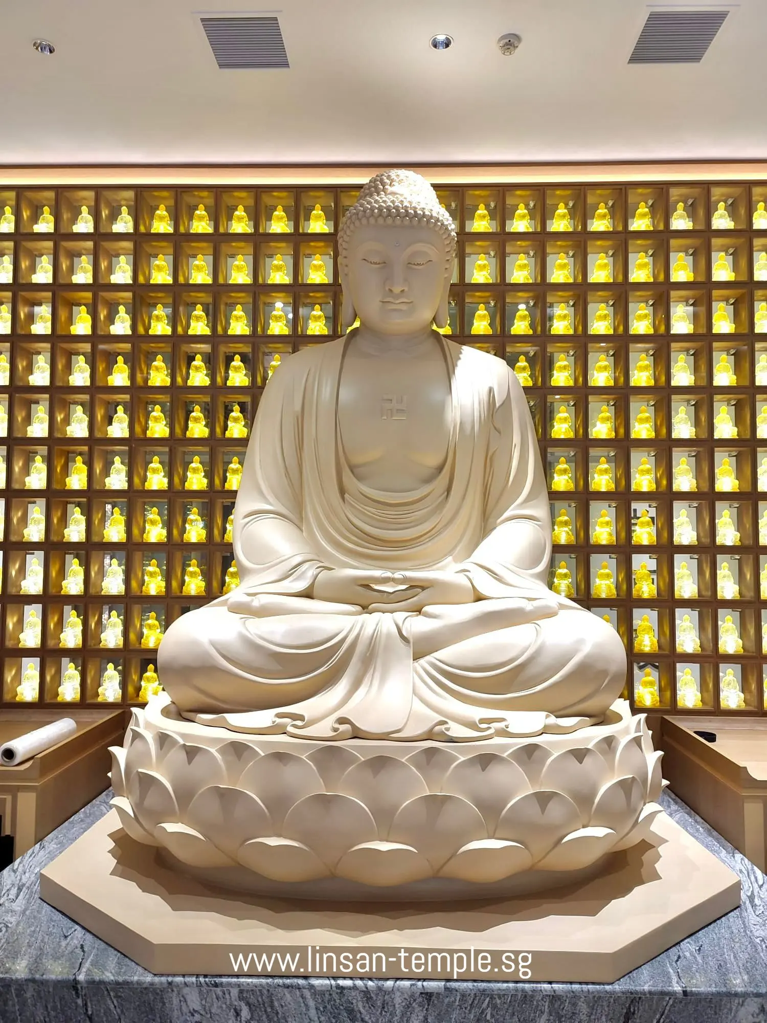 Lin San Temple Buddha at Main Hall